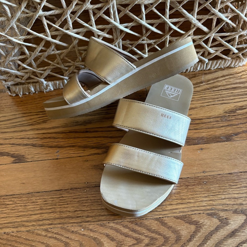 Reef Women's vista hi Metallic Gold Slide Sandals. SB3